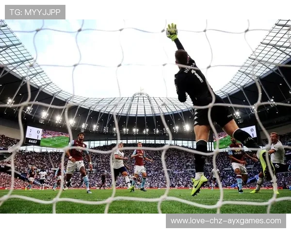 维拉中路传球精准撕开防线