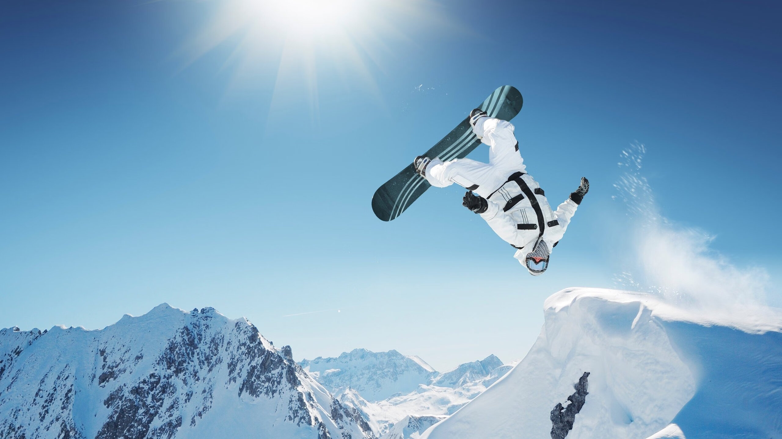 大学生十公里公路跑 终点处设置简历投递点引发关注