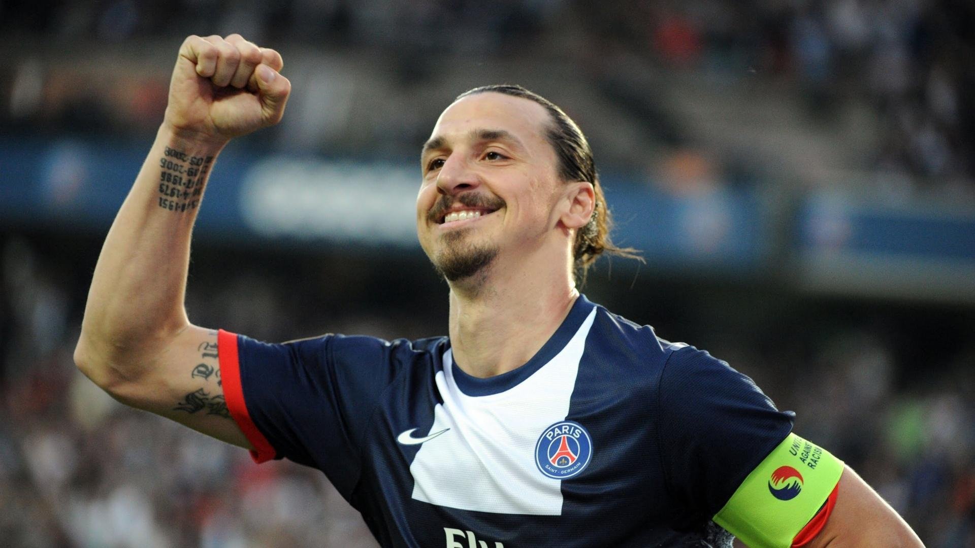 英超门将多次完成关键扑救